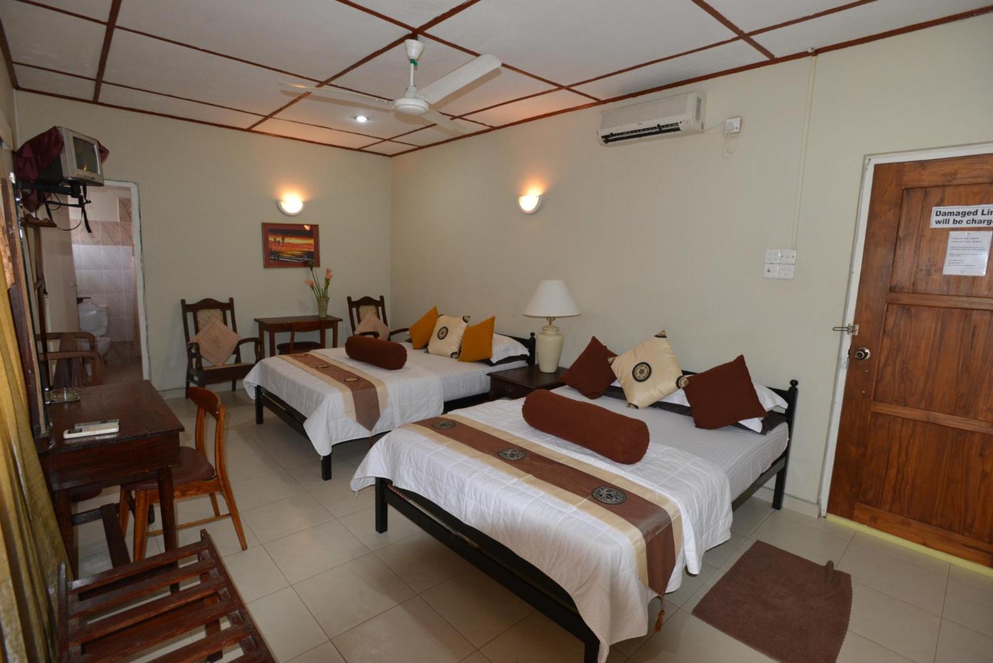 Ranveli Beach Hotel Dehiwala-Mount Lavinia Exterior foto
