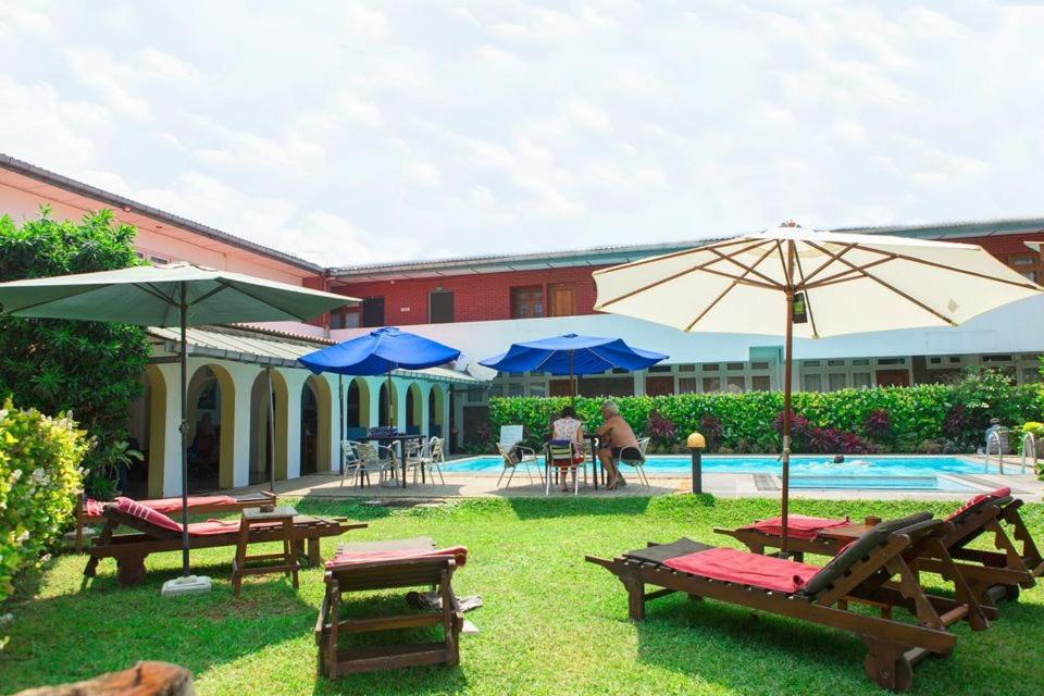 Ranveli Beach Hotel Dehiwala-Mount Lavinia Exterior foto