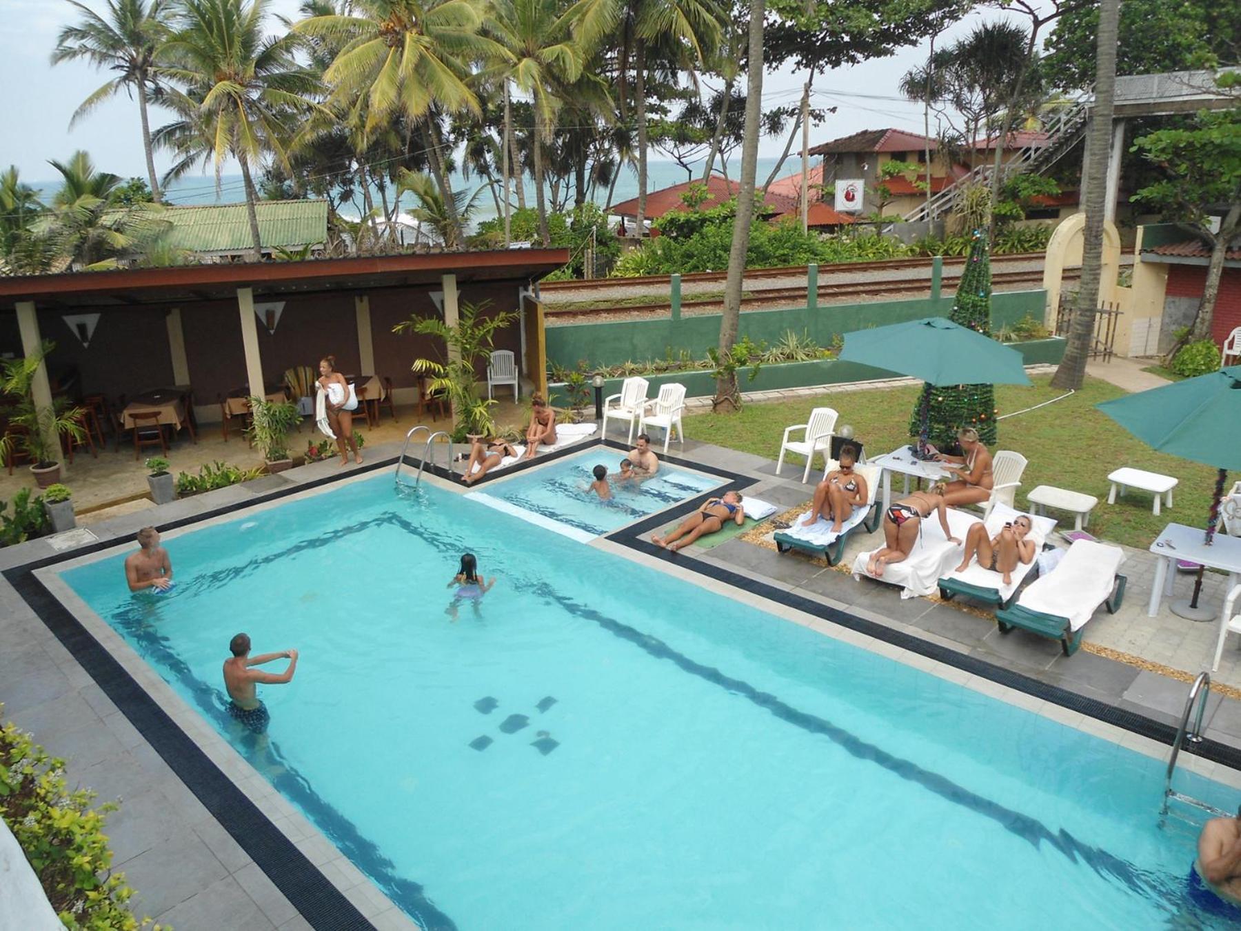 Ranveli Beach Hotel Dehiwala-Mount Lavinia Exterior foto