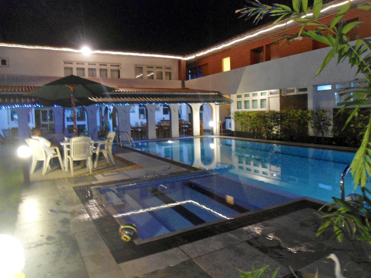 Ranveli Beach Hotel Dehiwala-Mount Lavinia Exterior foto