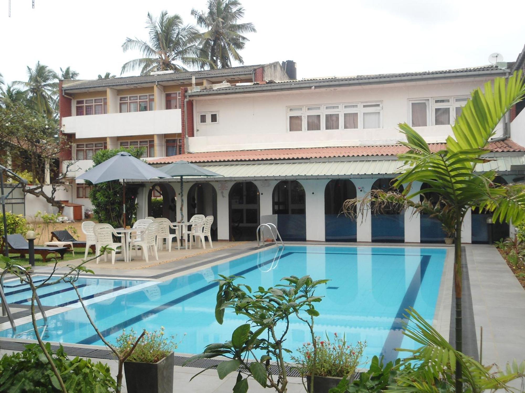Ranveli Beach Hotel Dehiwala-Mount Lavinia Exterior foto