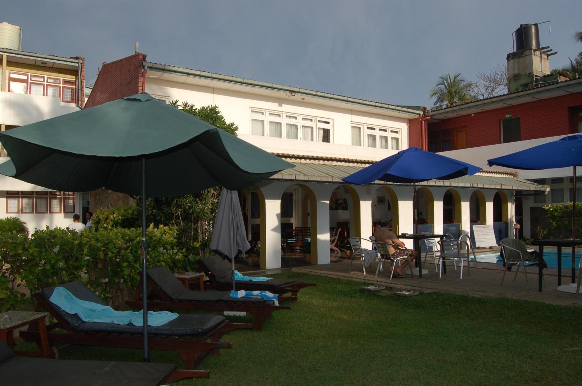 Ranveli Beach Hotel Dehiwala-Mount Lavinia Exterior foto