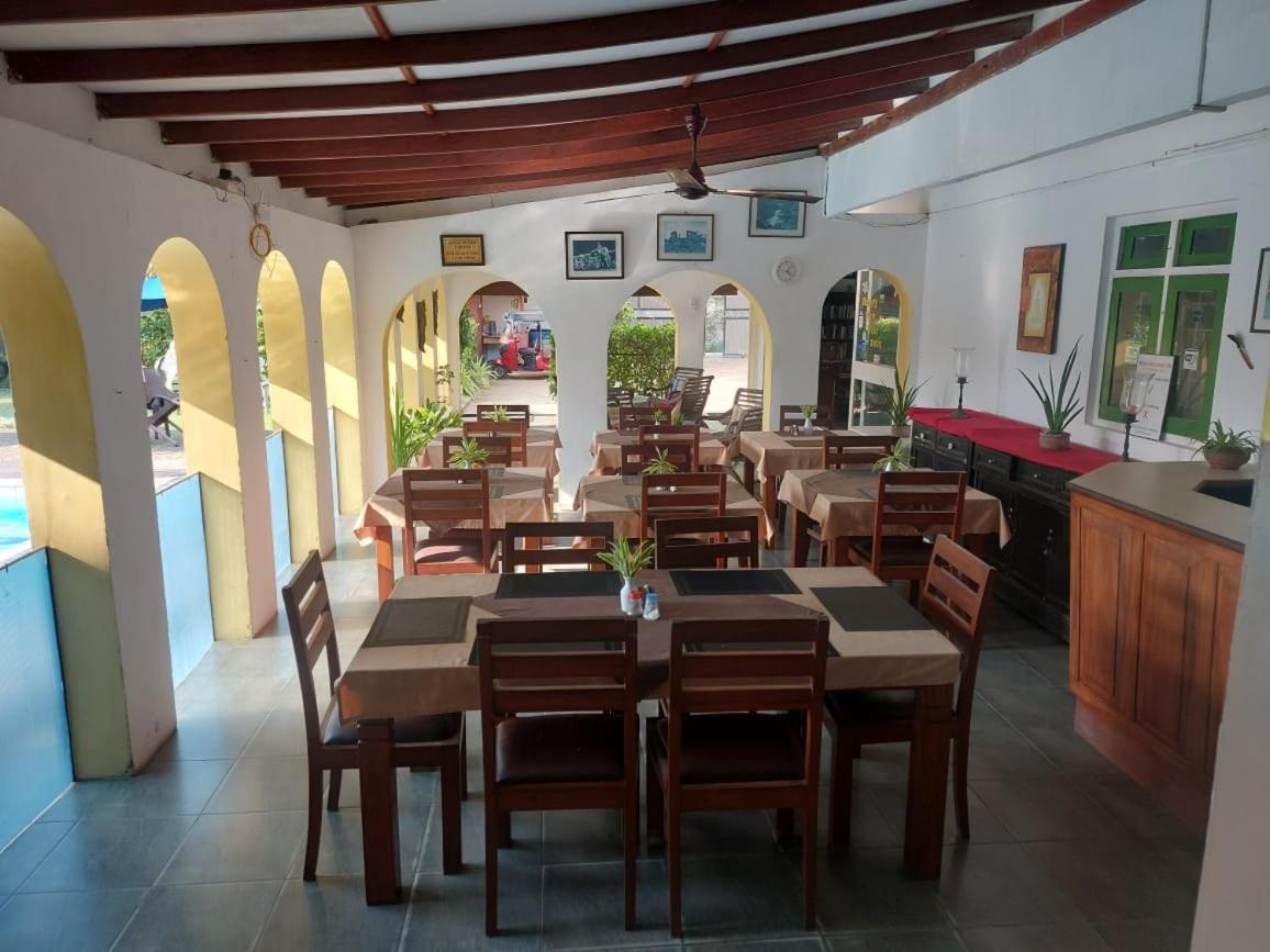 Ranveli Beach Hotel Dehiwala-Mount Lavinia Exterior foto