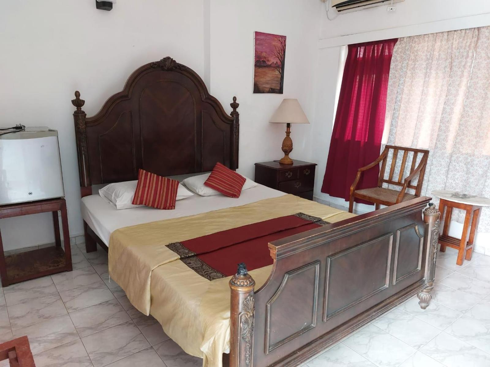 Ranveli Beach Hotel Dehiwala-Mount Lavinia Exterior foto