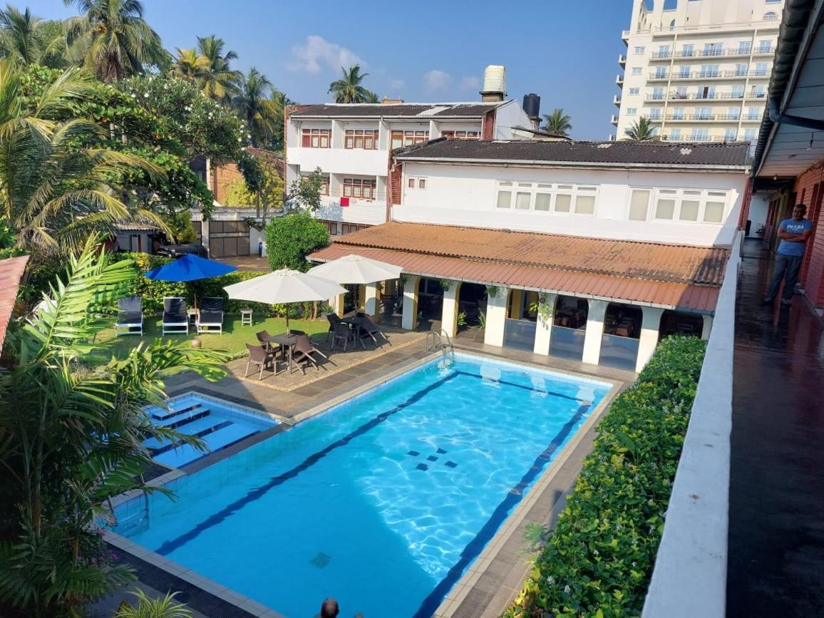 Ranveli Beach Hotel Dehiwala-Mount Lavinia Exterior foto